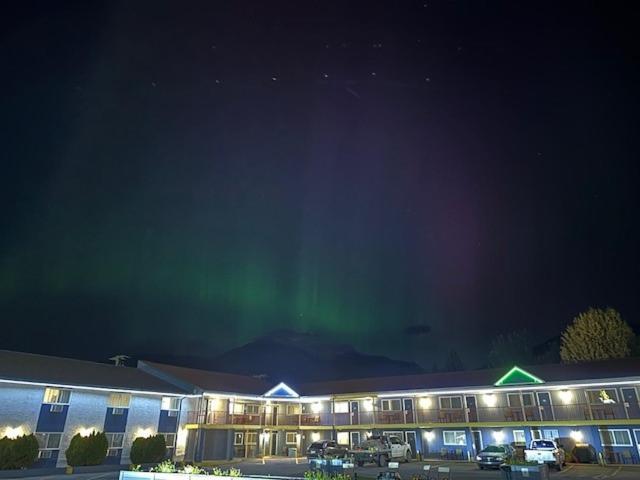 Valemount Vacation Inn Dış mekan fotoğraf